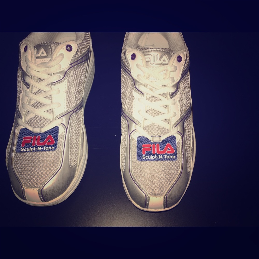 FILA SCULPT-N-TONE T3   \ 9.5 \  MLSV/WHT/GRAPE