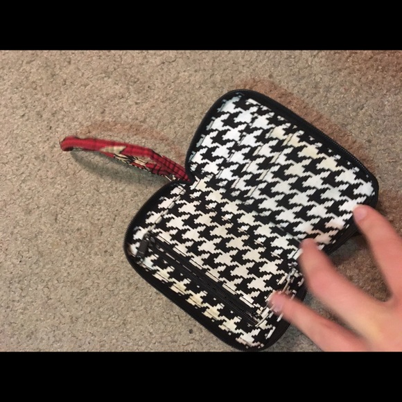 Vera Bradley Wristlet. - Picture 2 of 2