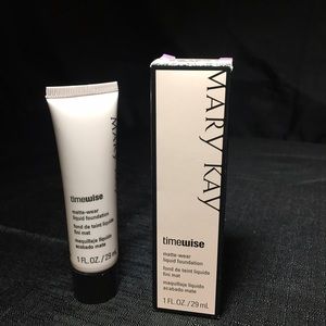 Matte liquid foundation in beige 5
