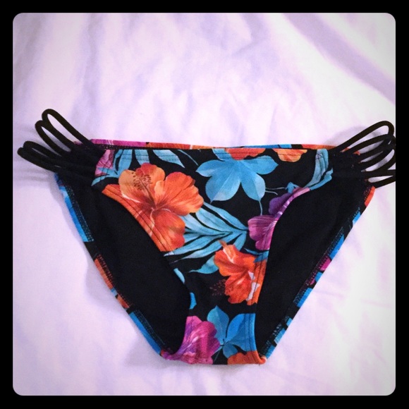 Hawaiian print bikini - Picture 1 of 3