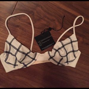 Acacia Manhattan top