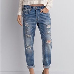 Ripped tomgirl jeans