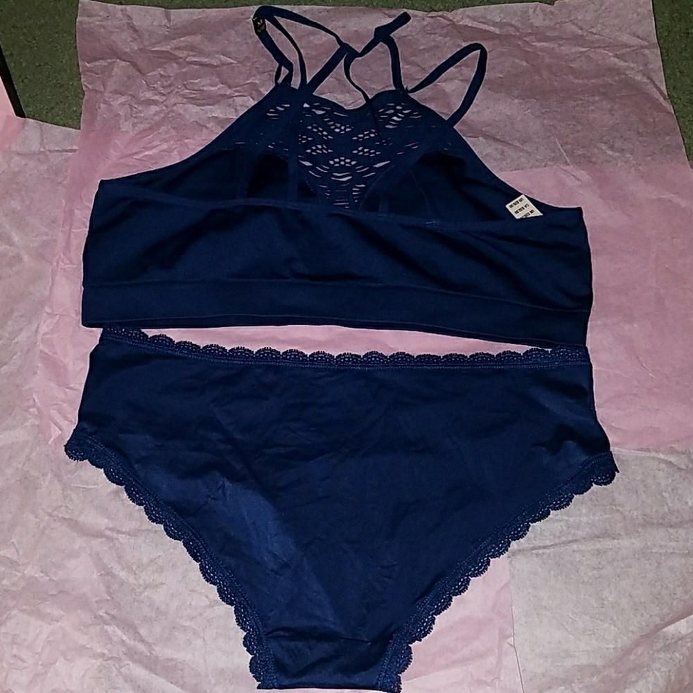 🍑Victoria's Secret M  bralette and S panty🍑 - Picture 4 of 6