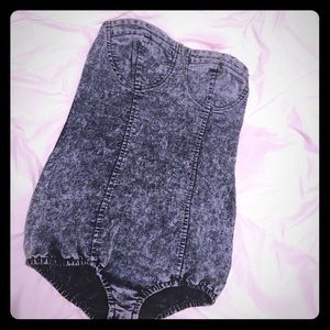 Stone washed strapless bodysuit