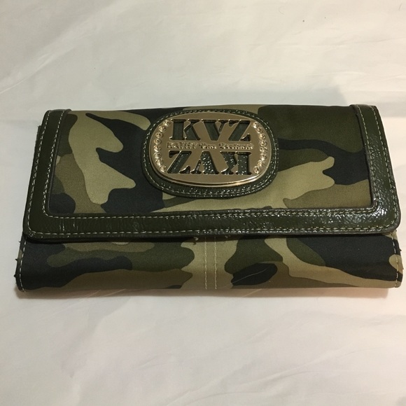 Kathy Van Zeeland Handbags - Kathy Van Zeeland camouflage wallet