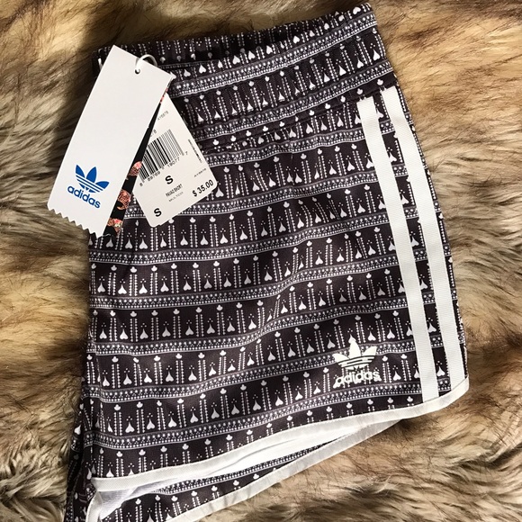 SOLD - Women's Adidas Pavao Short new with tags - Picture 2 of 3