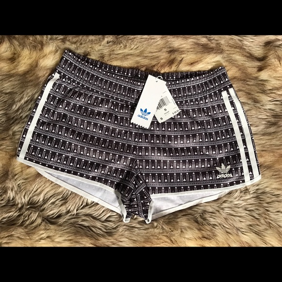 SOLD - Women's Adidas Pavao Short new with tags - Picture 3 of 3