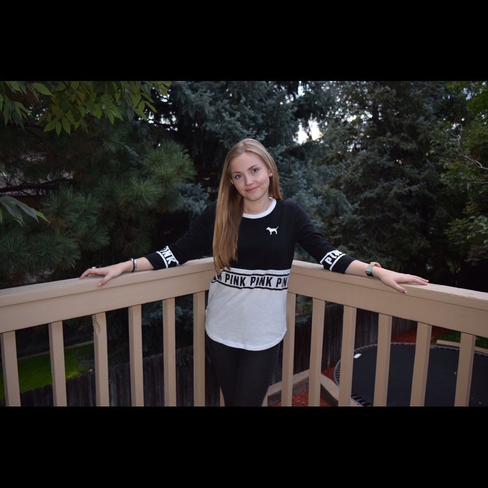 🌸PINK By Victoria Secret half sleeve t-shirt🌸