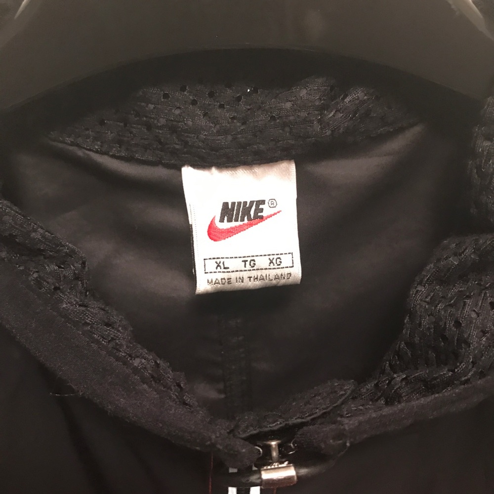 Nike orange and black windbreaker - Picture 5 of 5