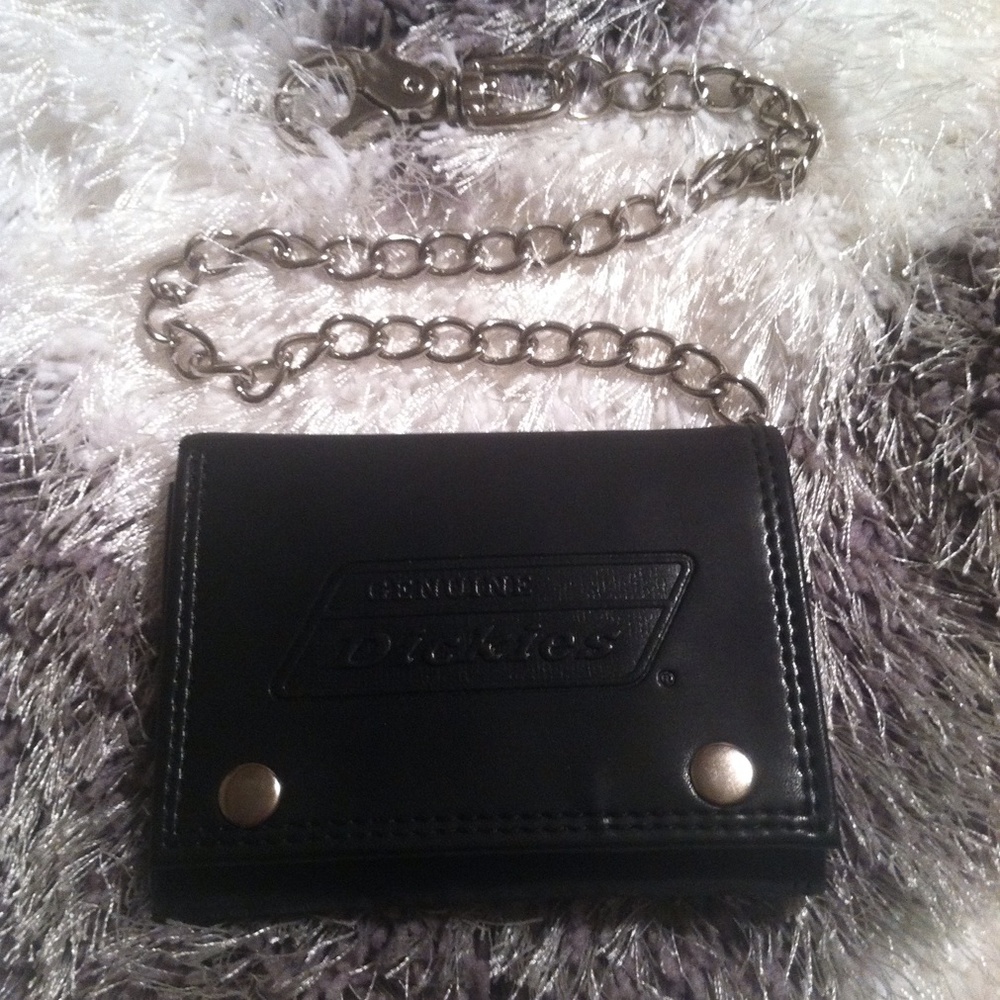 NWOT mens dickies wallet with chain