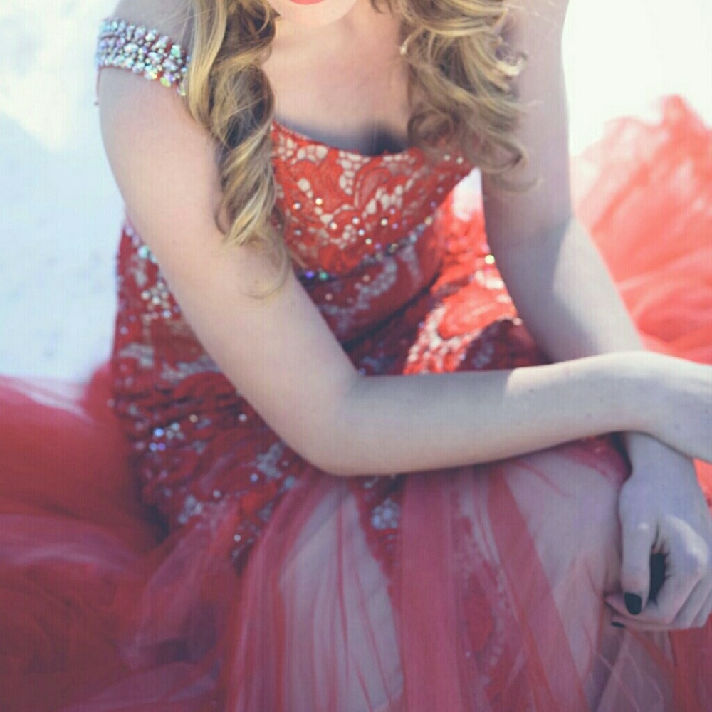 Formal Dress - Picture 2 of 3