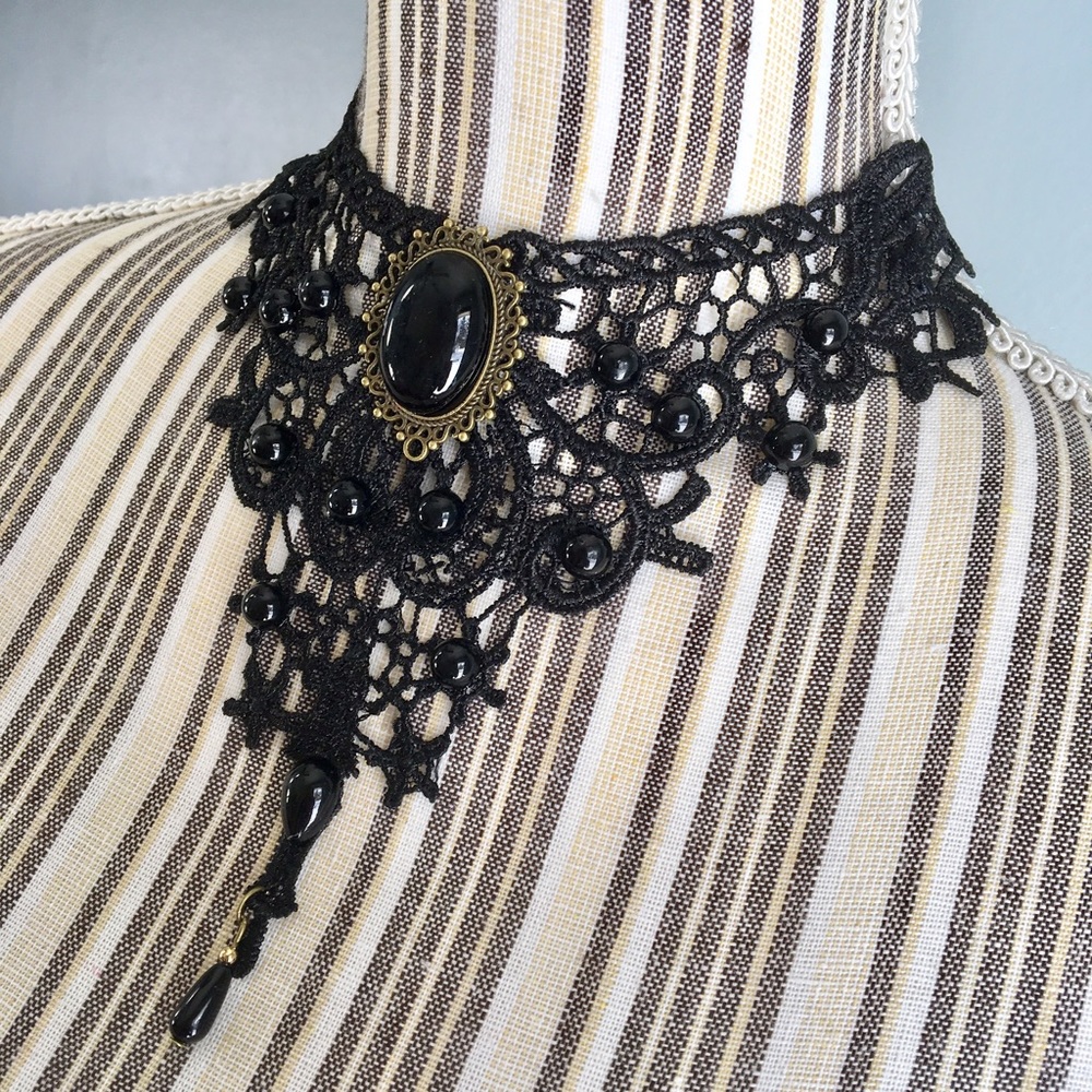 Black Lace Choker - Picture 2 of 3