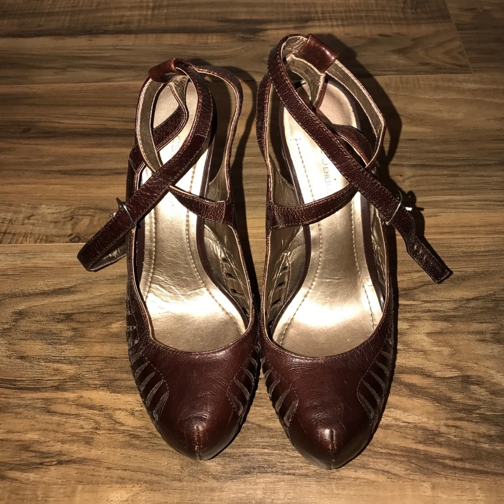 Sexy BCBG brown leather heels