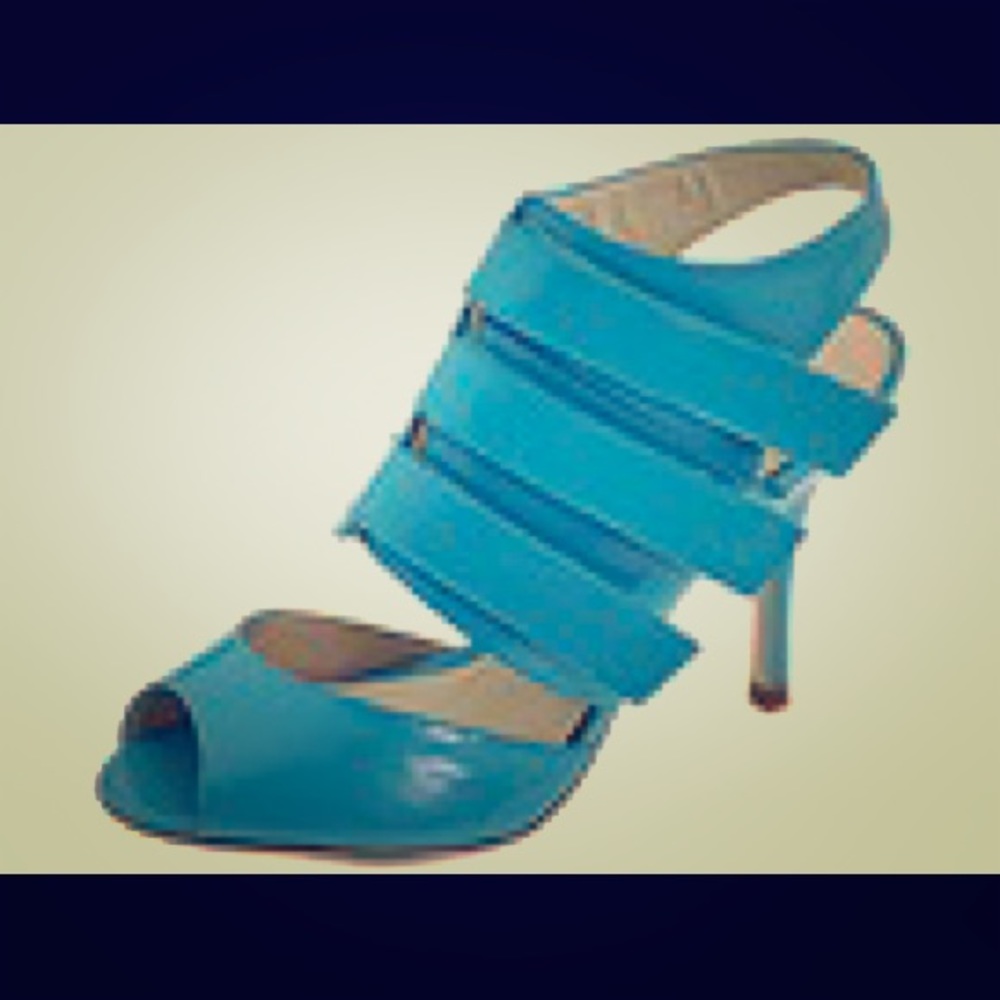 Type Z  turquoise shoes in excellent condition