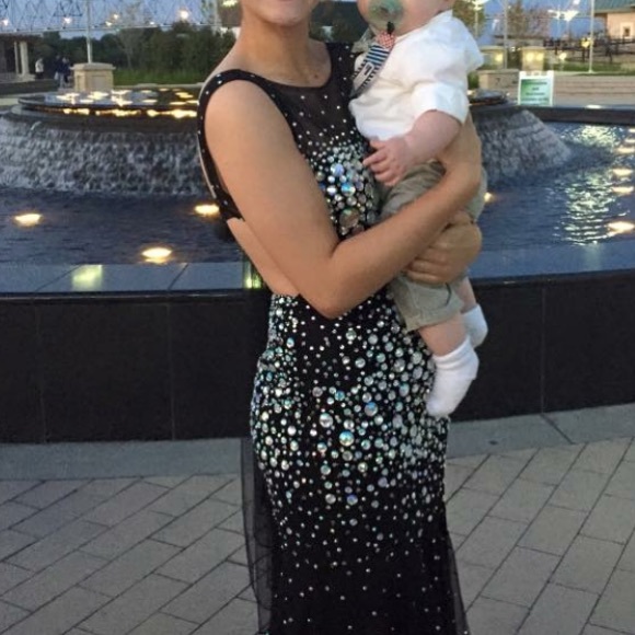 Black prom dress - Picture 3 of 4