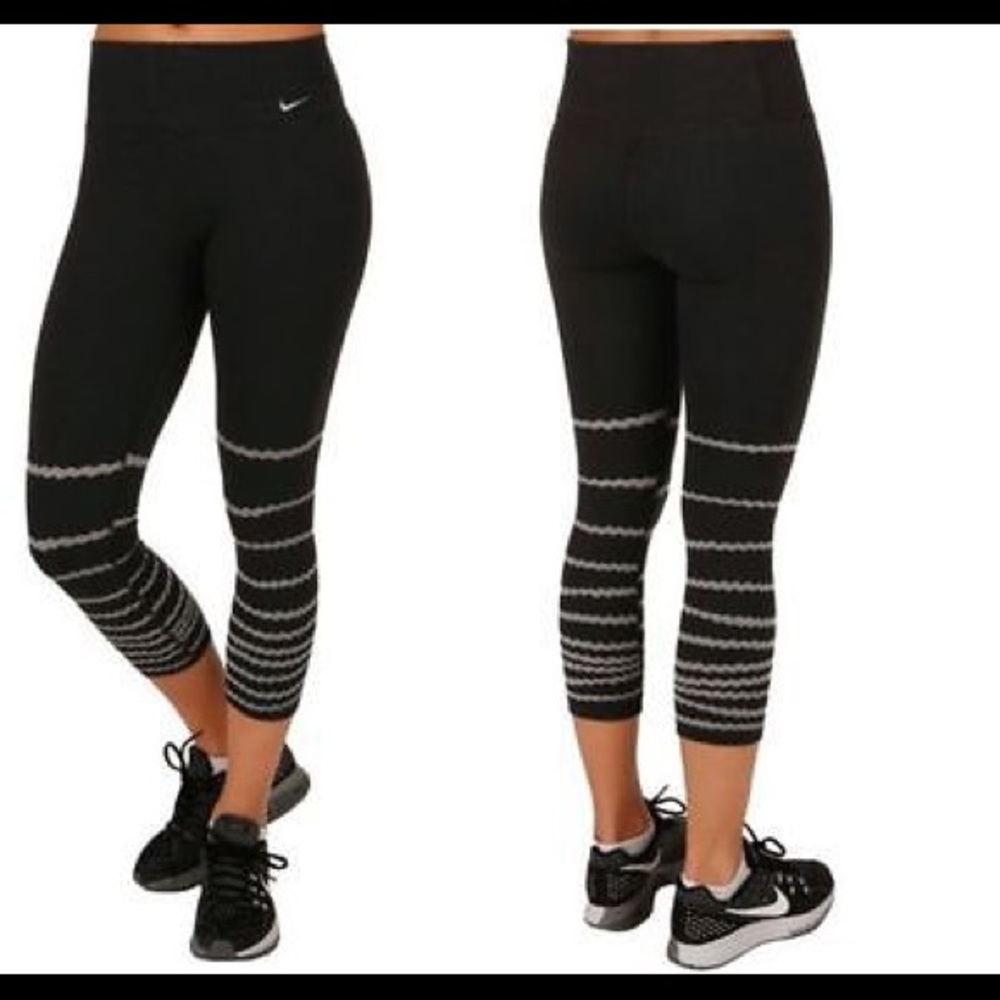 Nike Legendary tight fit capris NWT S
