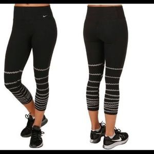 Nike Legendary tight fit capris NWT S