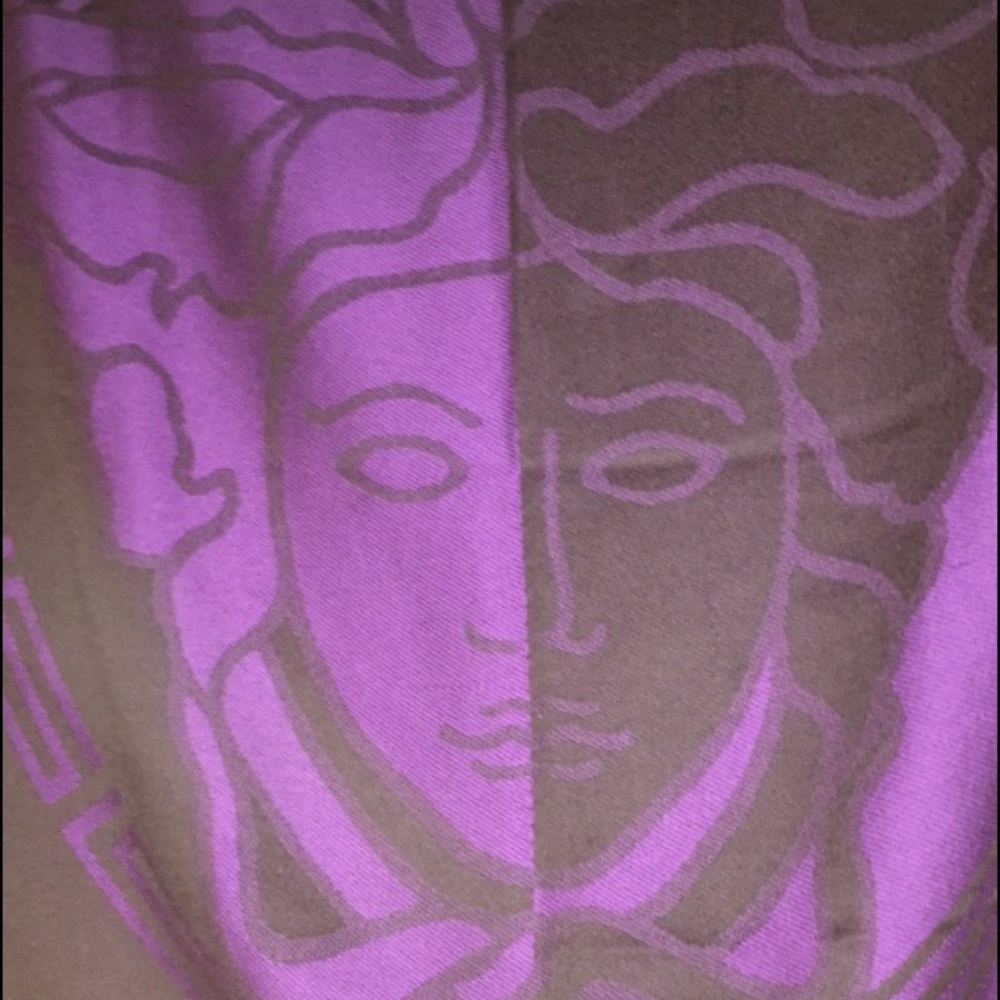 Versace scarf 100% real bought it from mall