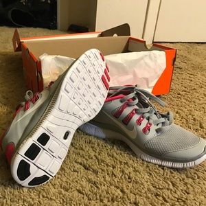 Brand new women's Nike free 5.0