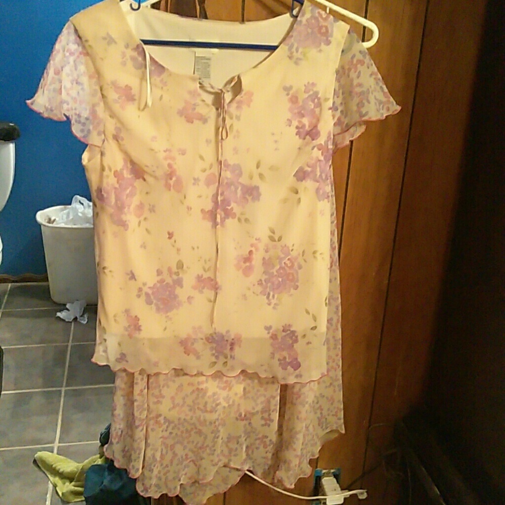 Outfit skirt and blouse BOGO HALF OFF