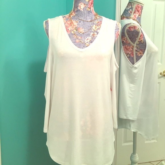 💋Trendy Cold-Shoulder Top!!! Large💋 - Picture 1 of 7