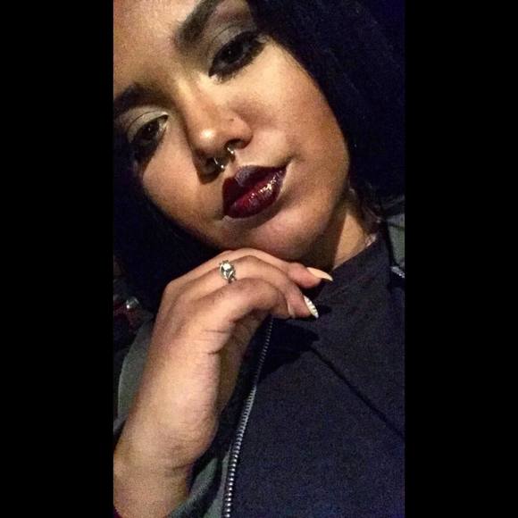 Meet your Posher, Stephanie - Picture 1 of 1