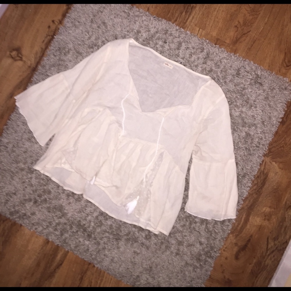 Hollister cream beach top