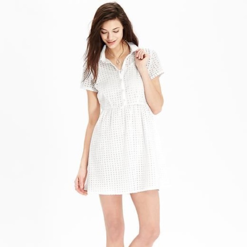 🌸 White short sleeve Eyelet dress 🌸