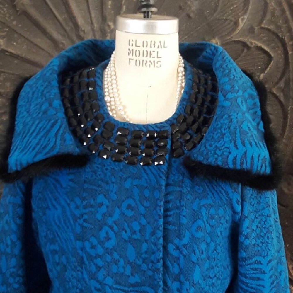 Stylish, beautiful coat.