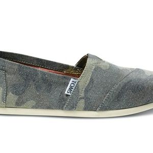 Camo toms. Good condition.