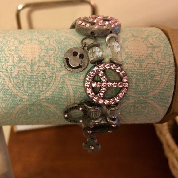 UNDEE BANDZ PEACE LOVE HAPPINESS CHARM BRACELET - Picture 7 of 8