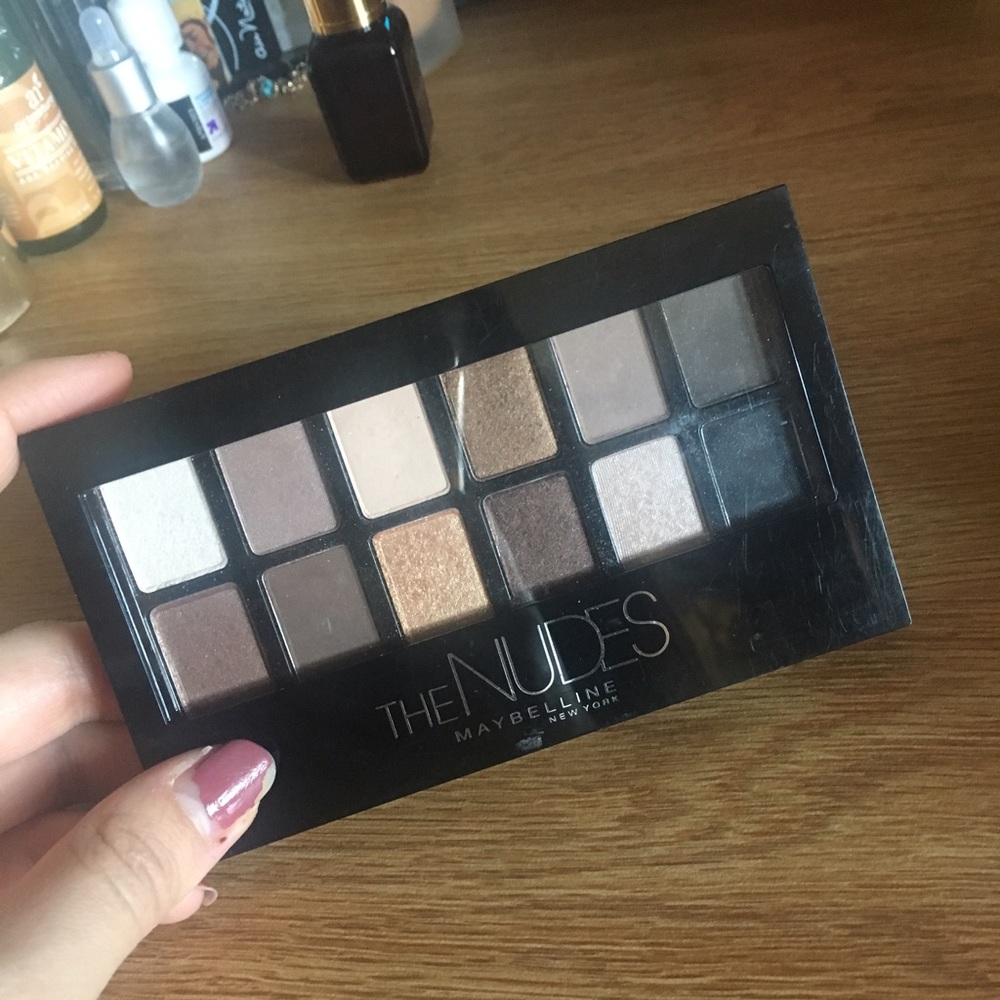 Maybelline the nudes palette
