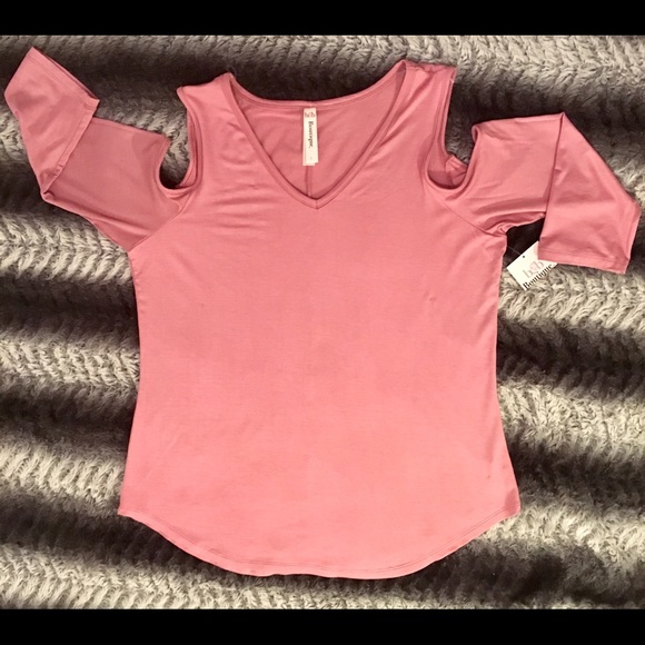 💋Trendy Cold-Shoulder Top!!! Large💋 - Picture 2 of 6