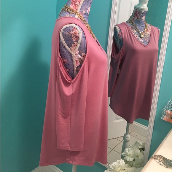 💋Trendy Cold-Shoulder Top!!! Large💋 - Picture 4 of 6