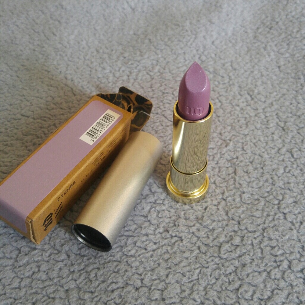 Urban Decay Vintage lipstick Asphyxia