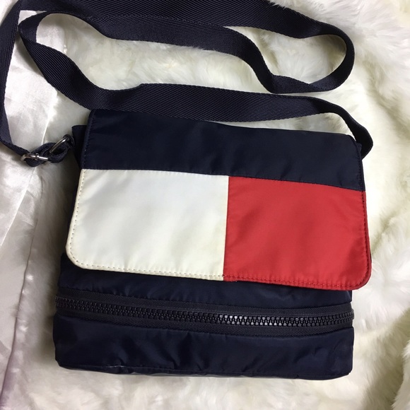 ❌SOLD❌Vintage Tommy Hilfiger messenger bag - Picture 2 of 7