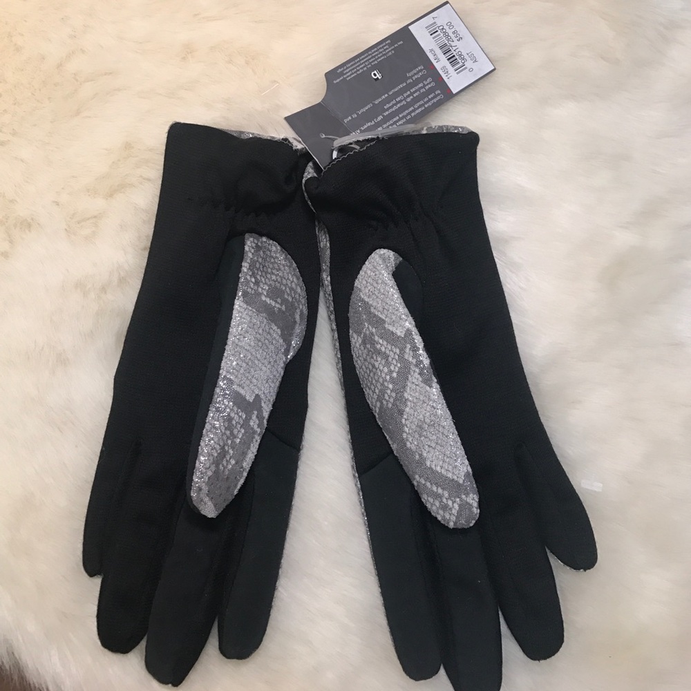 Touchpoint Smart Gloves