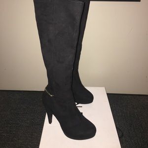Only worn once for an event
