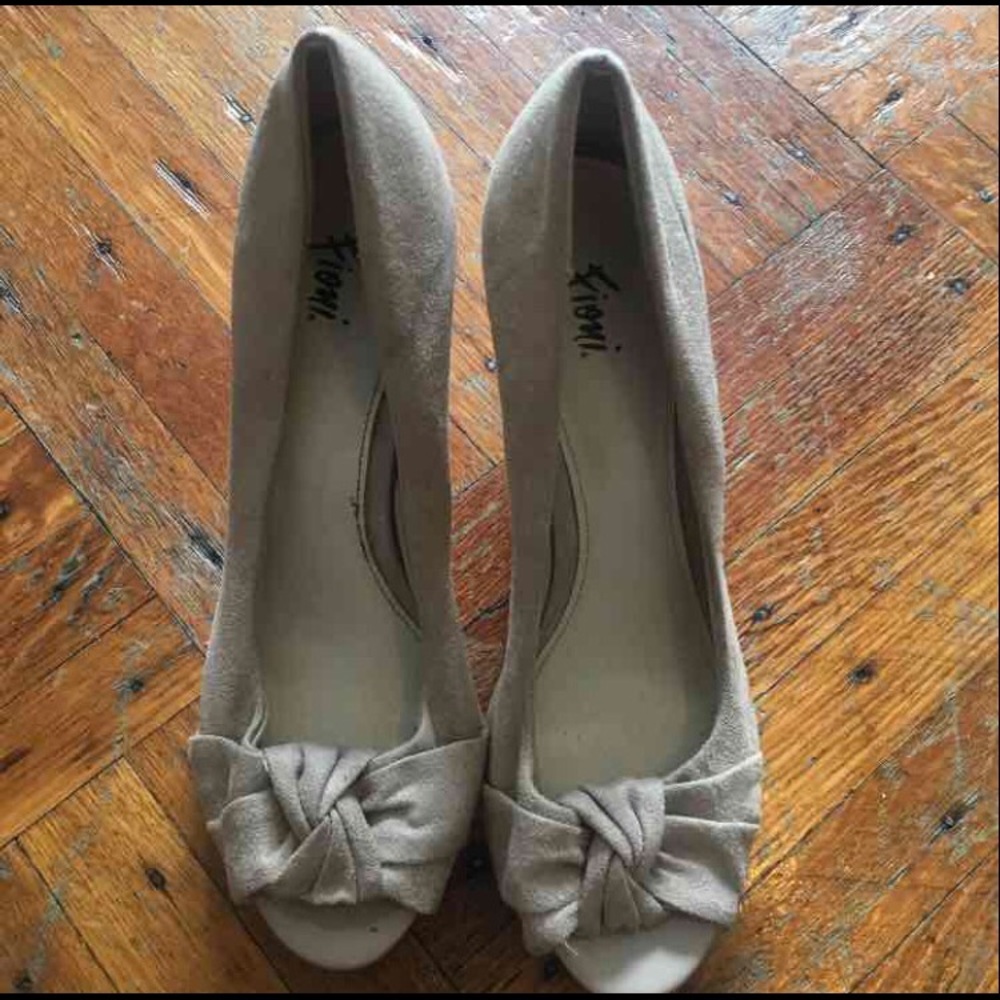 Suede pumps open toe
