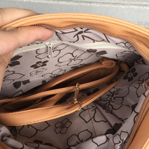 Tasseled Handbag - Picture 7 of 8