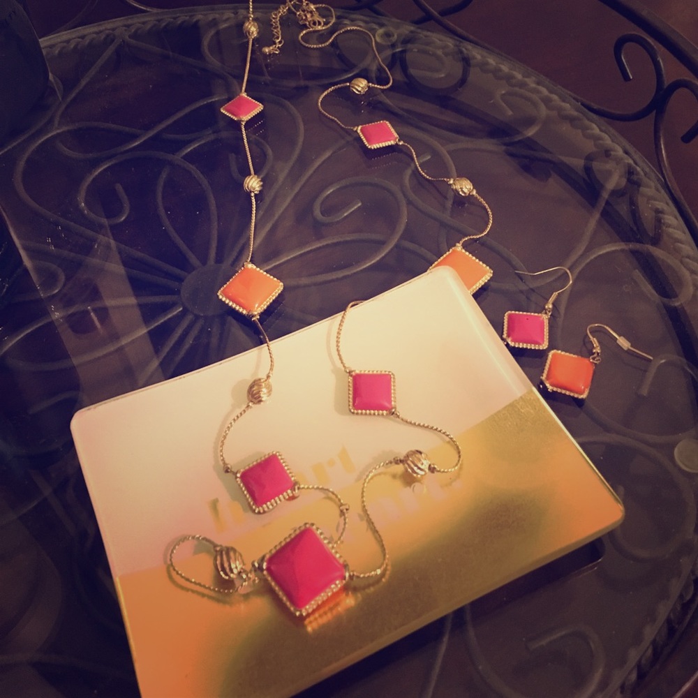 Reversible necklace and earring set