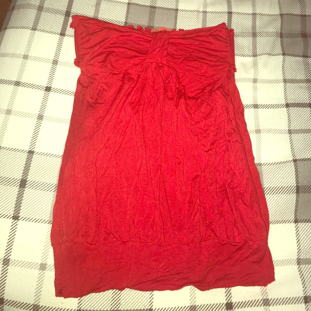 Red strapless blouse; Bozzolo.
