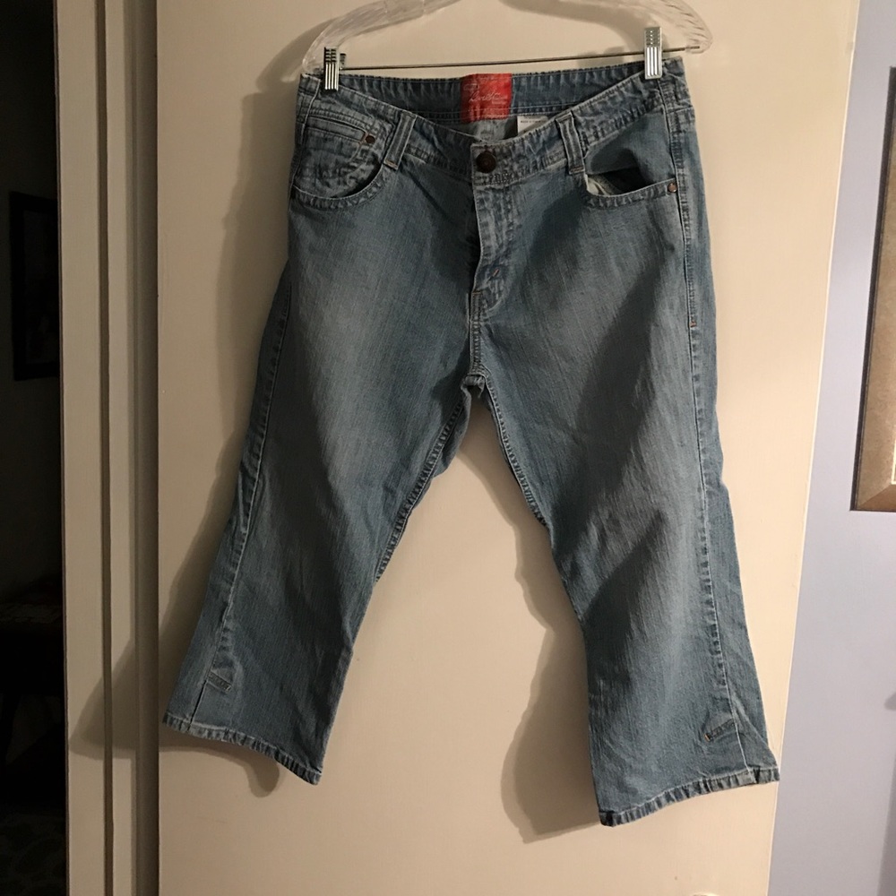 Levi denim Capri pants. Like new.