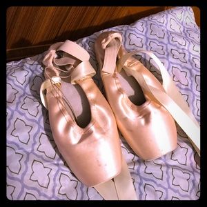 Gaynor Minden pointe shoes