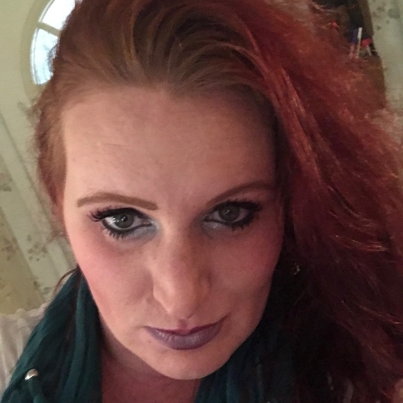 Meet your Posher, Emily - Picture 1 of 1