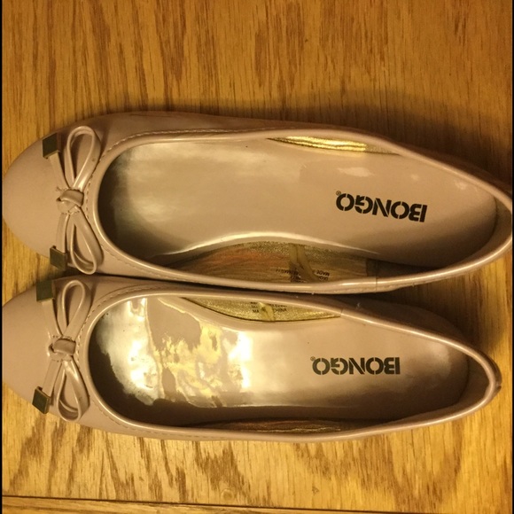 BONGO Shoes - Light pink BONGO flats.