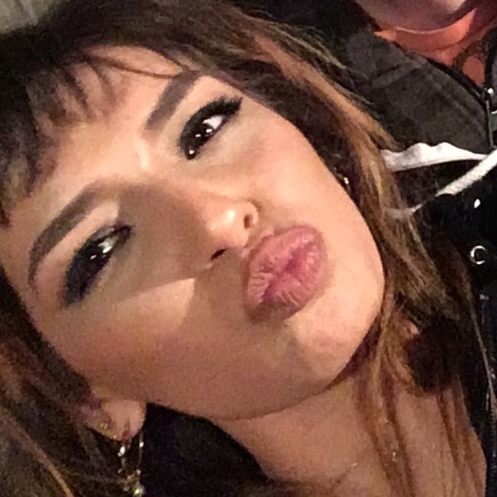 Meet your Posher, Demi