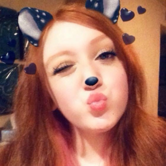 Meet your Posher, Alyssa - Picture 1 of 1