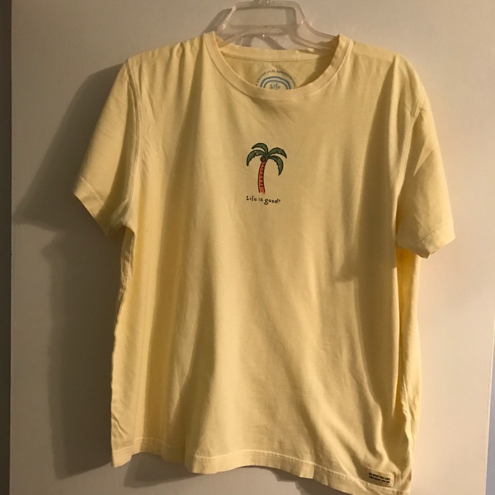 Life Is Good crusher T shirt.