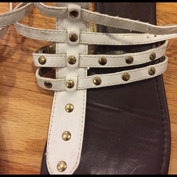 Express white sandals! - Picture 2 of 5